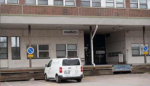 Reilut parkkialueet ja lastauslaituri