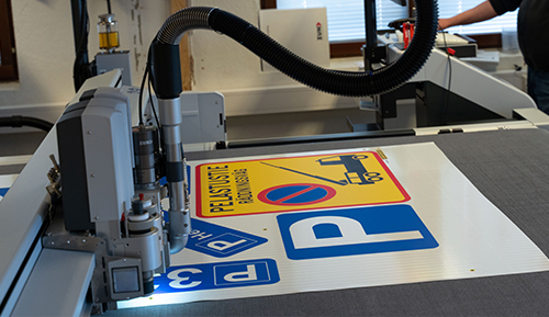 Malkit valmistaa liikennemerkit, kyltit ja opasteet