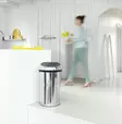 Jäteastia Brabantia Touch Bin® 60 L kiiltävä teräs - Roskakorit, poljinastiat - 54992 - 2