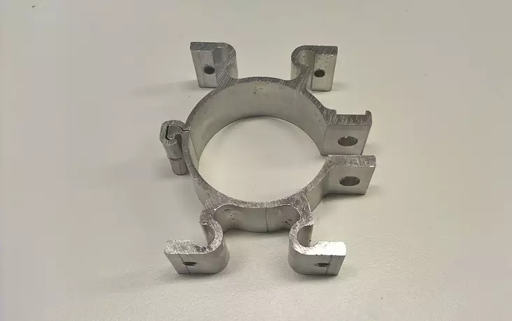 Liikennemerkkikiinnike kaksipuoleinen 60 mm tolpalle - Kylttien kiinnikkeet ja tarvikkeet - 4713 - 1