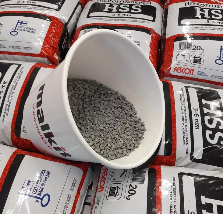 Hiekoitussepeli muovisäkki 20 kg - Jäänsulatusaineet - 3724 - 1