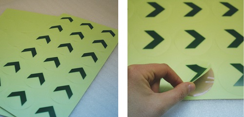 Opastekiekko nuolella T 21 62 luistamaton lattiatarra 60 mm 18 kpl arkki - Jälkivalaisevat kyltit - 64147 - 1